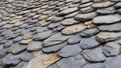 Instale ladrilhos de porcelana duráveis ​​que se parecem com pedras naturais delicadas